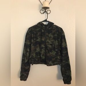 Camouflage Hooded Jacket Womens SIZE MEDIUM